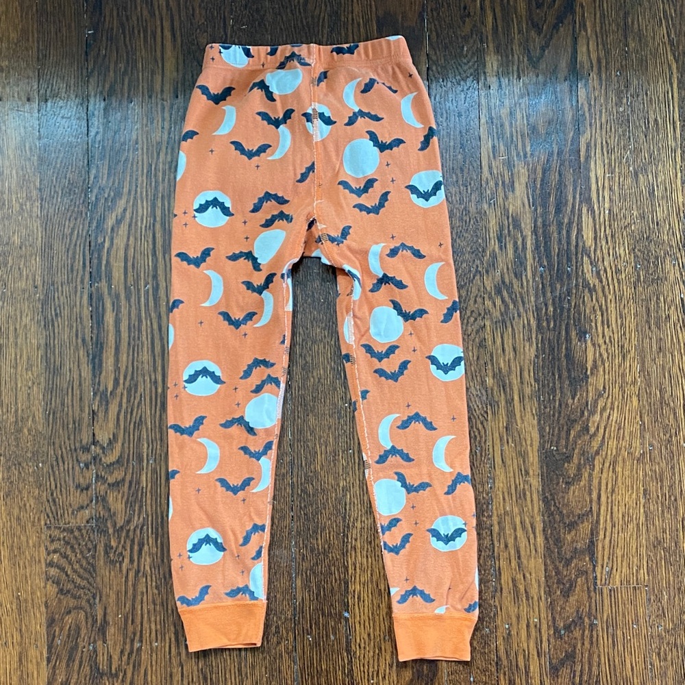Hanna Andersson Orange Bat Print Organic Kids Pajamas - Picture 10 of 10